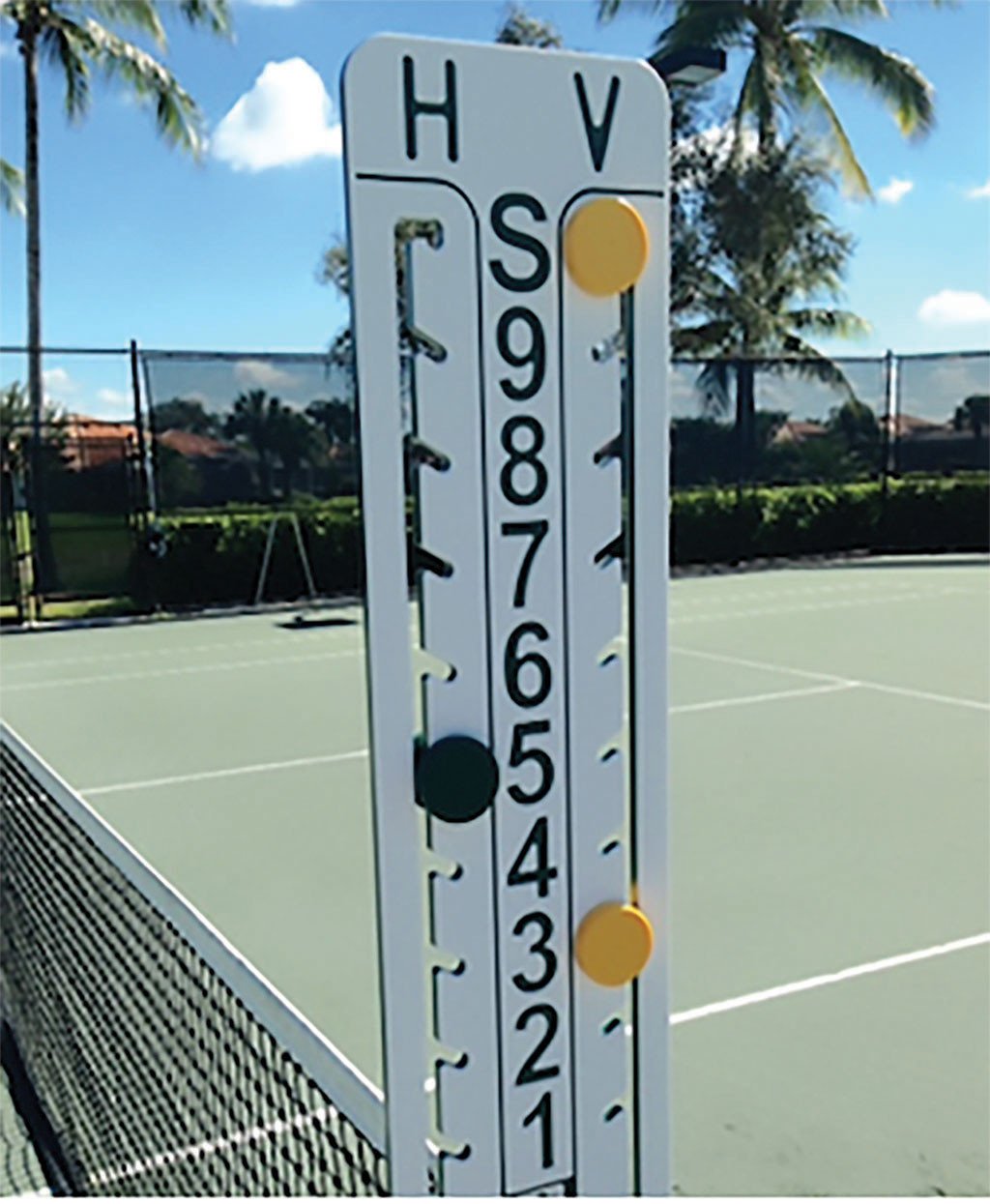 LoveOne Tennis Scorekeeper self contained yellow green